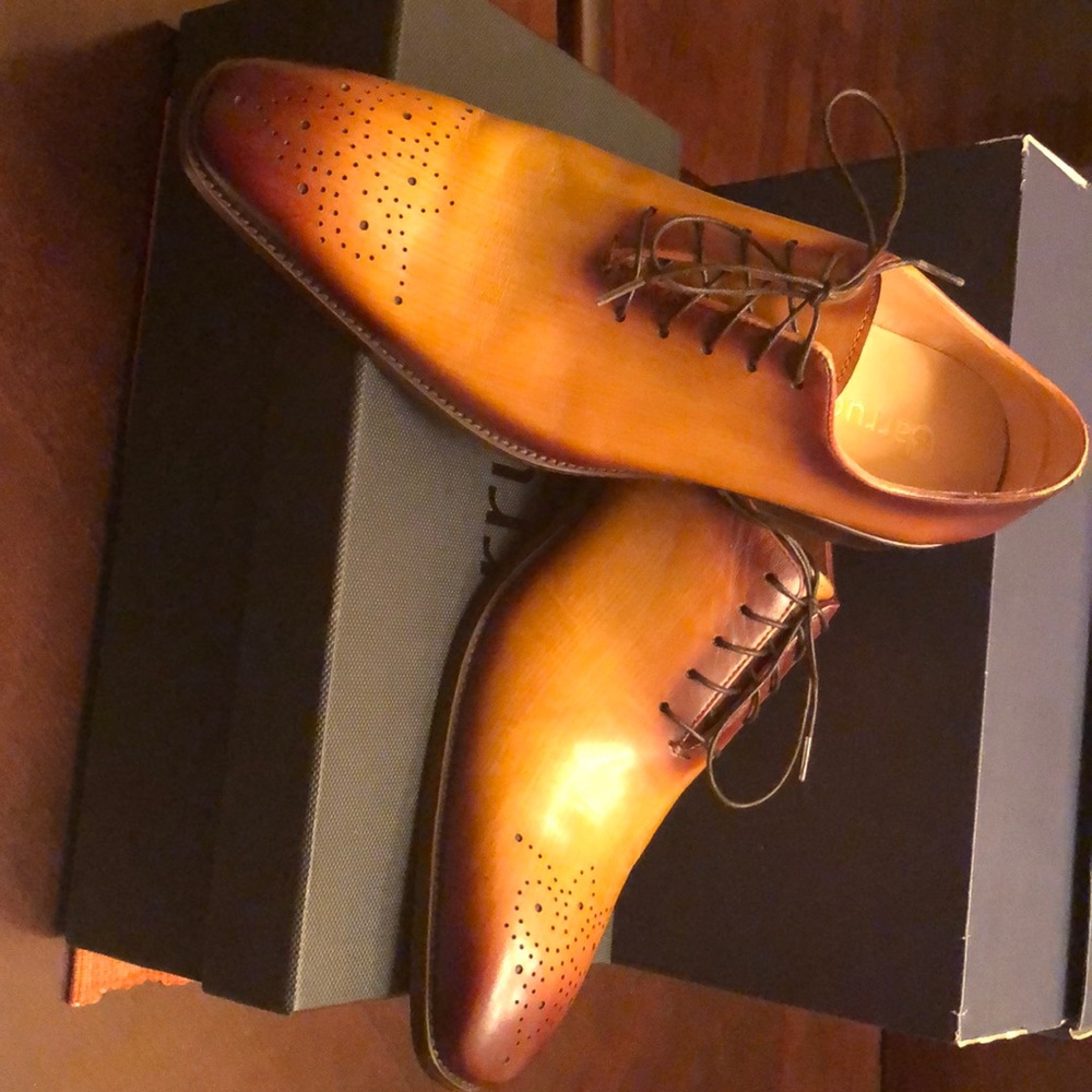 Two tone  Cognac lace up dress shoes!